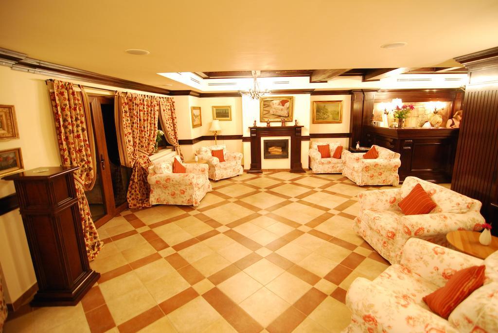 Nobillis - Carpathian Residence Peştera Esterno foto