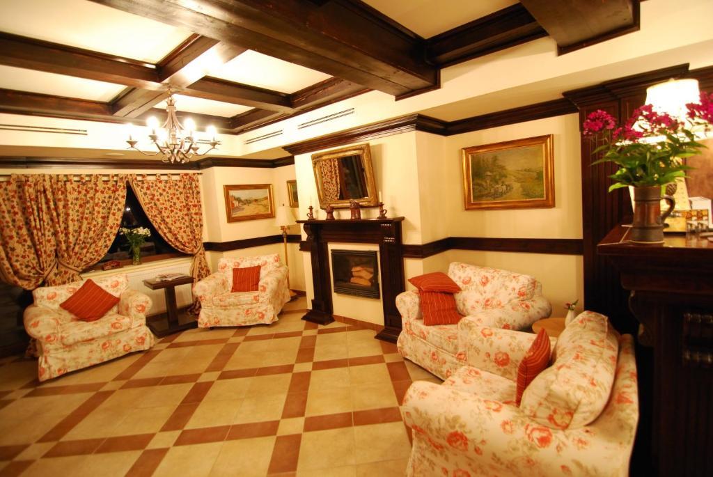 Nobillis - Carpathian Residence Peştera Esterno foto